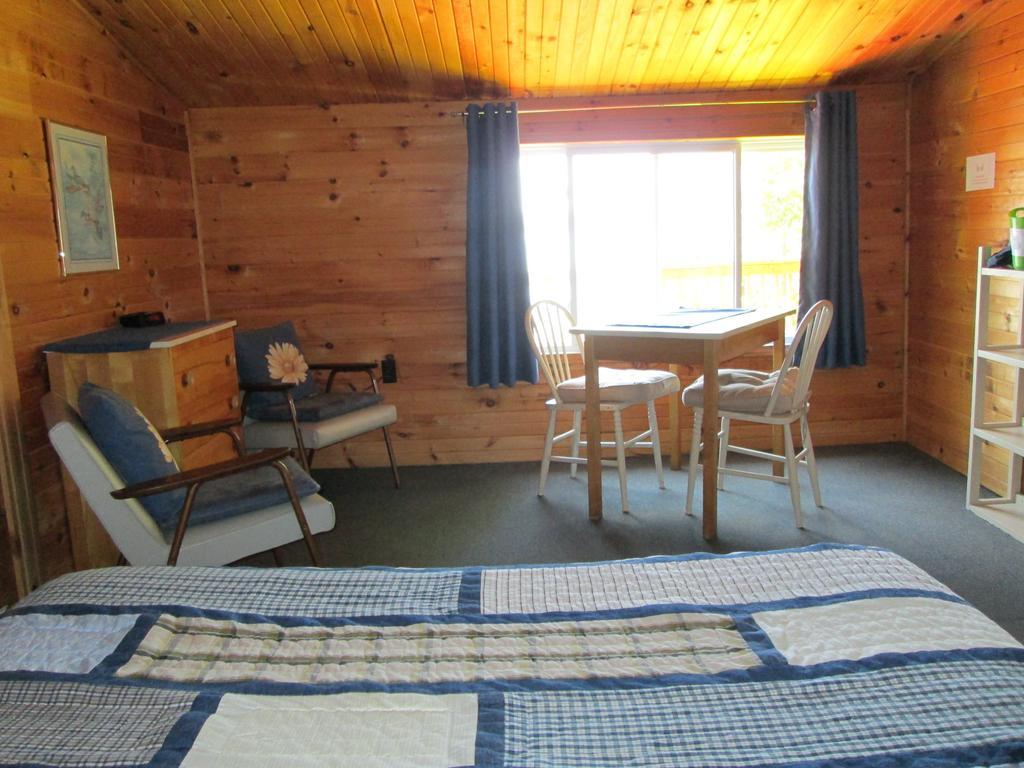 Red Lodge Resort Little Current Zimmer foto